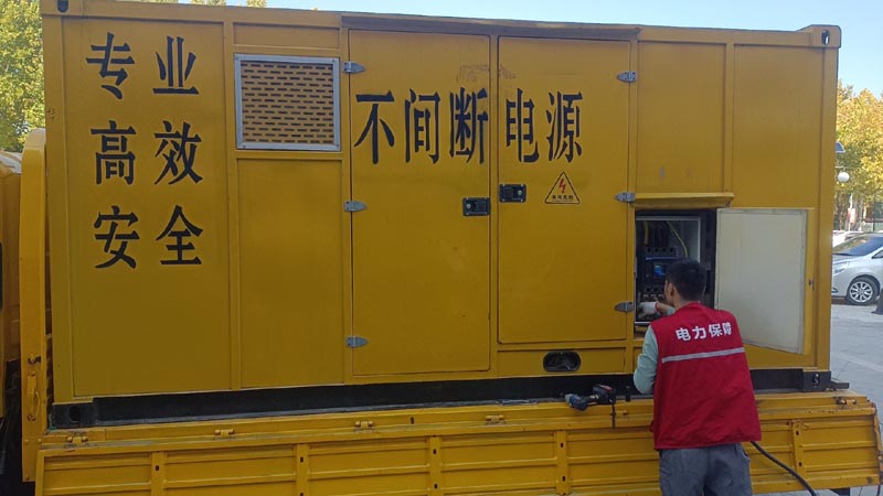 清江浦柴油发电机组和UPS电源配合使用时，如何避免切换过程中的电力中断？